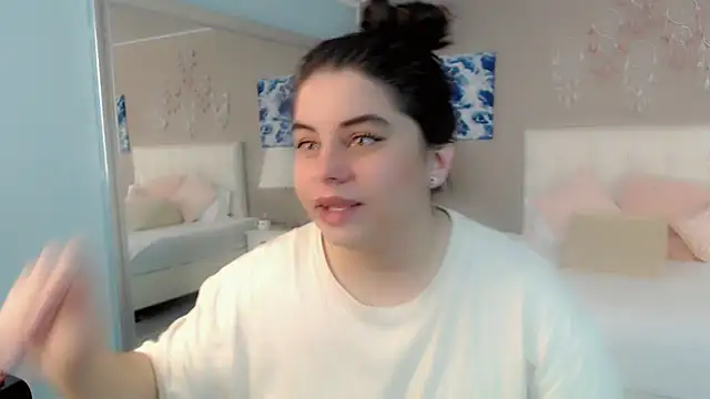 maddissonivanova online show from April 20, 7:04 pm