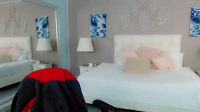 maddissonivanova online show from April 22, 7:15 pm