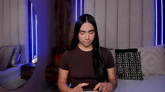 LucySalvatore  online show from April 22, 2:25 am