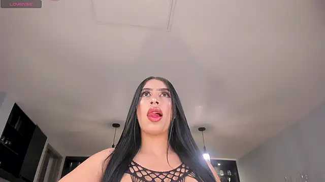 LeahLombardi  online show from March 17, 3:44 am