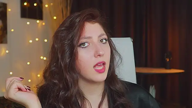 Snapshot of Mary_Miiller chatting on October 16, 6:25 am Mary Miiller online show from October 16, 6:25 am