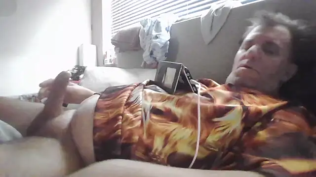 Snapshot of JasperGeil chatting on November 20, 1:44 pm JasperGeil online show from November 20, 1:44 pm