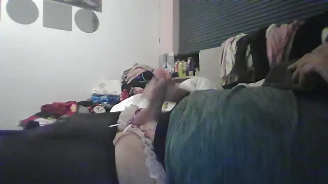 Snapshot of JasperGeil chatting on May 14, 10:27 pm JasperGeil online show from May 14, 10:27 pm