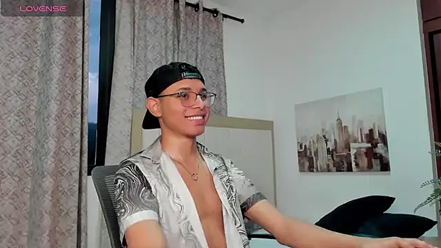 Snapshot of tristan_gold chatting on September 21, 10:44 pm tristan gold online show from September 21, 10:44 pm