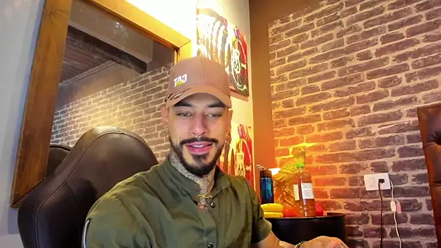 VinzenzRizzo online show from October 25, 5:59 am