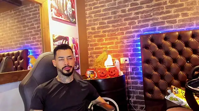 VinzenzRizzo online show from October 31, 4:24 am