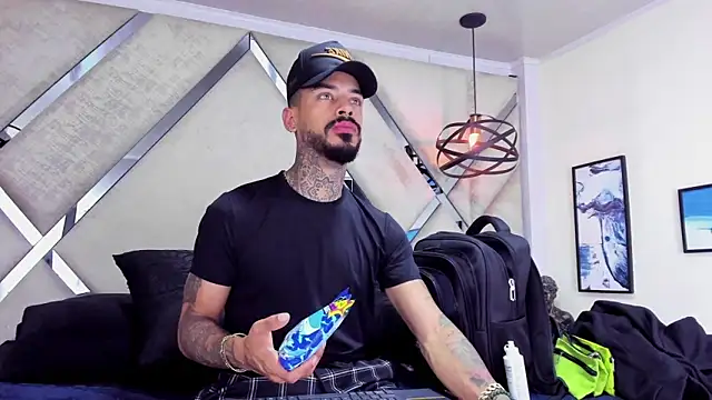 VinzenzRizzo online show from November 10, 5:39 am