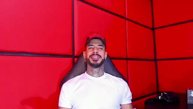 VinzenzRizzo online show from February 25, 4:44 am