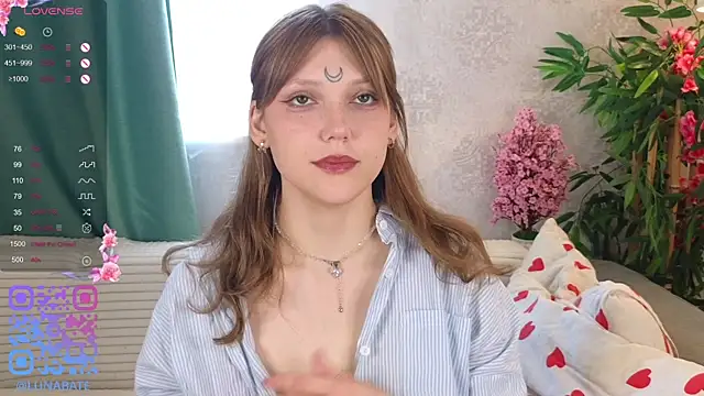 Snapshot of Lunabate chatting on October 10, 5:06 am Lunabate online show from October 10, 5:06 am