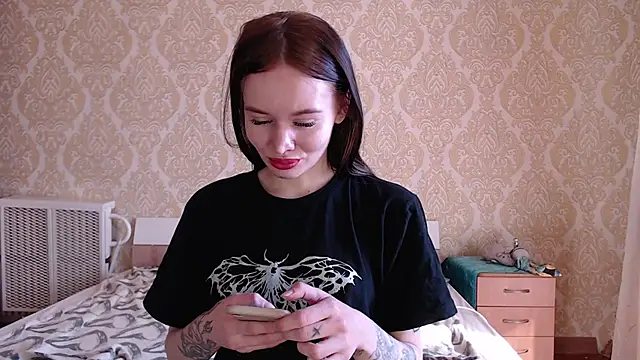 Snapshot of Kitkaat00 chatting on October 18, 9:21 am Kitkaat00 online show from October 18, 9:21 am