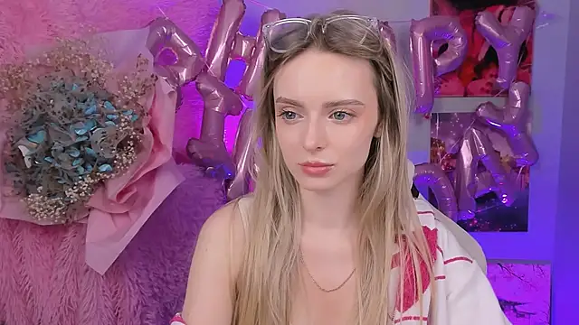 JuliaBrewwer online show from September 13, 12:05 pm