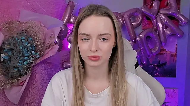 JuliaBrewwer online show from September 25, 11:58 am