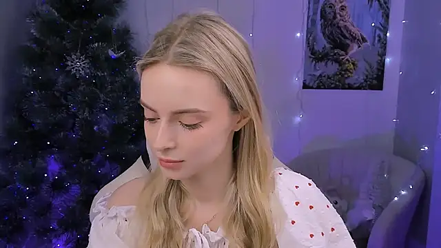 Snapshot of JuliaBrewwer chatting on January 13, 2:55 pm JuliaBrewwer online show from January 13, 2:55 pm