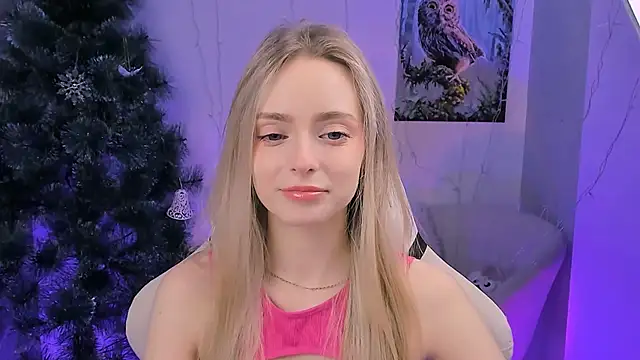 Snapshot of JuliaBrewwer chatting on February 10, 2:54 pm JuliaBrewwer online show from February 10, 2:54 pm