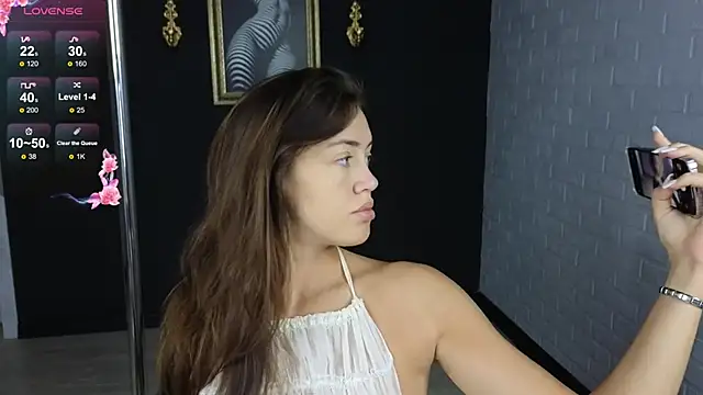 Snapshot of SaraMoren0 chatting on October 15, 5:18 am SaraMoren0 online show from October 15, 5:18 am