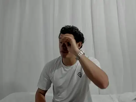 Snapshot of douglaszaens chatting on February 10, 3:10 am douglaszaens online show from February 10, 3:10 am