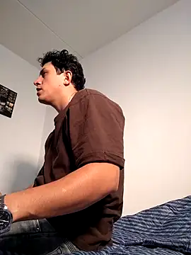 Snapshot of douglaszaens chatting on March 25, 2:50 am douglaszaens online show from March 25, 2:50 am