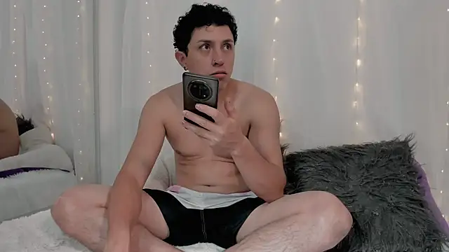 Snapshot of douglaszaens chatting on April 4, 3:05 am douglaszaens online show from April 4, 3:05 am