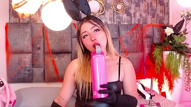 Snapshot of PatyLawrence chatting on November 1, 11:07 pm PatyLawrence online show from November 1, 11:07 pm