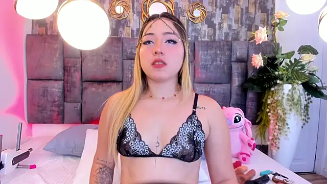 Snapshot of PatyLawrence chatting on November 16, 1:55 am PatyLawrence online show from November 16, 1:55 am