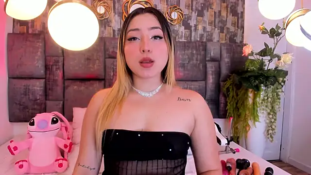 Snapshot of PatyLawrence chatting on November 18, 3:23 am PatyLawrence online show from November 18, 3:23 am