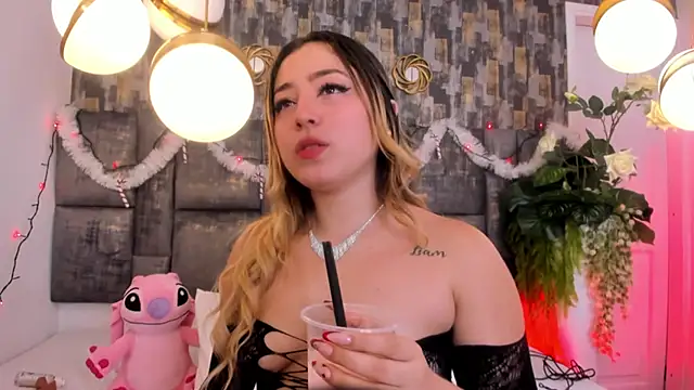 Snapshot of PatyLawrence chatting on November 23, 4:23 am PatyLawrence online show from November 23, 4:23 am