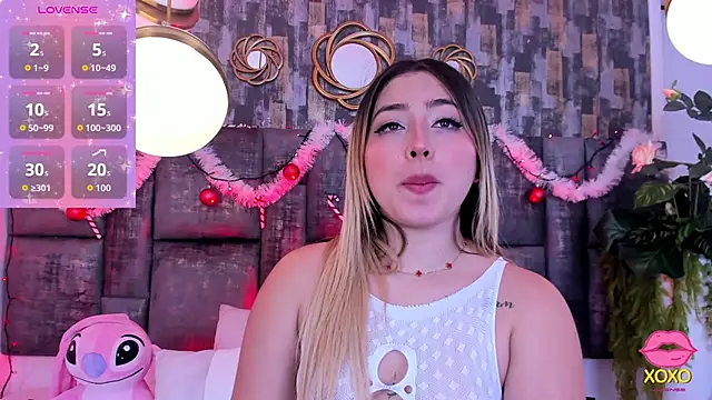 Snapshot of PatyLawrence chatting on December 4, 3:49 am PatyLawrence online show from December 4, 3:49 am