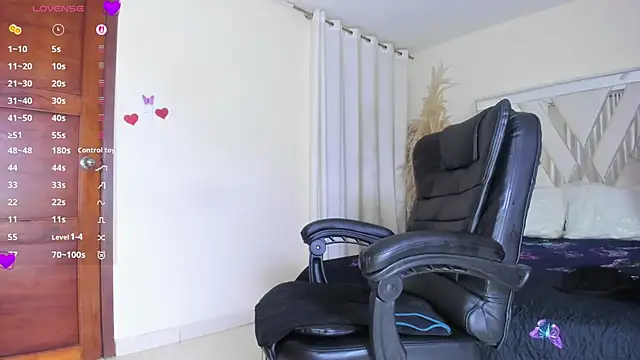 Snapshot of zully_jones chatting on September 24, 10:35 pm zully jones online show from September 24, 10:35 pm