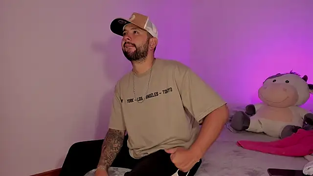 Snapshot of lola_n_apolo chatting on September 16, 7:20 am lola n apolo online show from September 16, 7:20 am