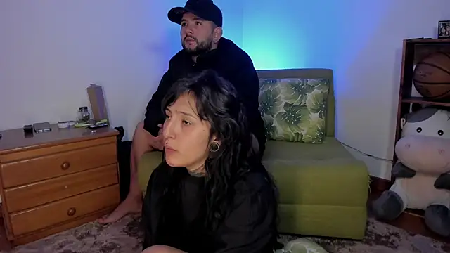 Snapshot of lola_n_apolo chatting on September 30, 5:45 am lola n apolo online show from September 30, 5:45 am