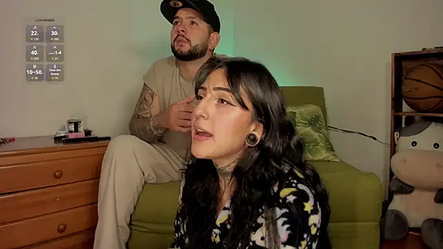 Snapshot of lola_n_apolo chatting on October 6, 10:29 pm lola n apolo online show from October 6, 10:29 pm