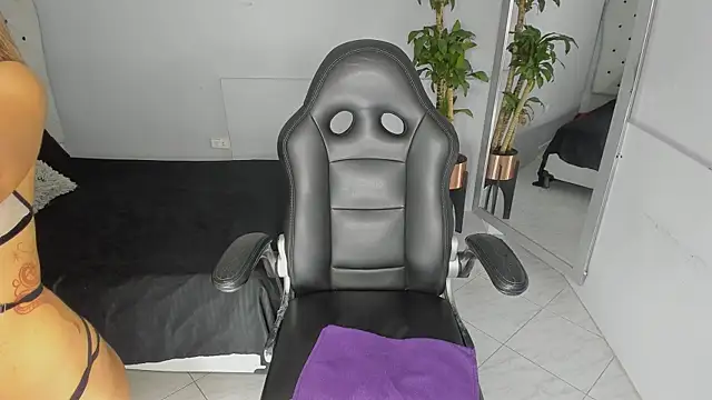 Alix 18  online show from October 18, 11:44 am