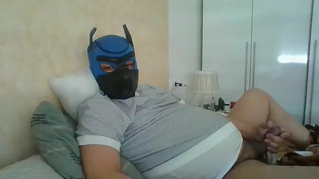 Snapshot of soumicuckold1 chatting on April 5, 12:24 pm soumicuckold1 online show from April 5, 12:24 pm