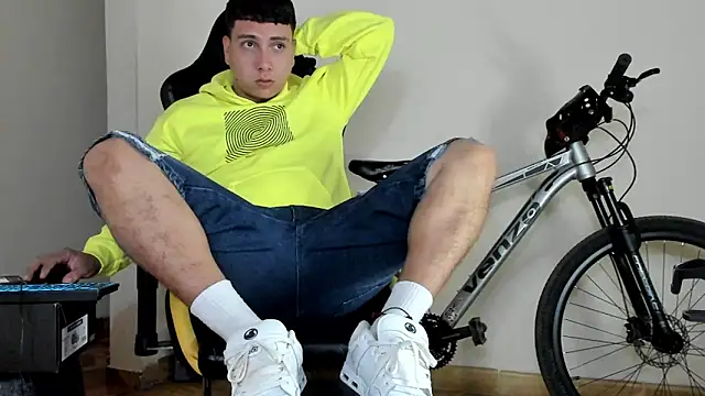 Snapshot of HELLSTAR chatting on October 20, 8:04 am HELLSTAR online show from October 20, 8:04 am