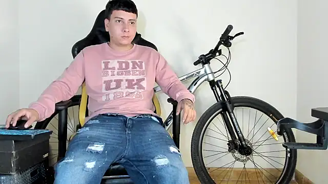 Snapshot of HELLSTAR chatting on October 21, 5:30 am HELLSTAR online show from October 21, 5:30 am