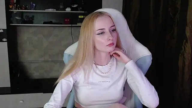 Cutti Crystal online show from March 23, 8:35 pm