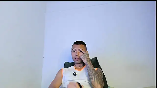  Logan Colton  online show from July 25, 8:28 pm