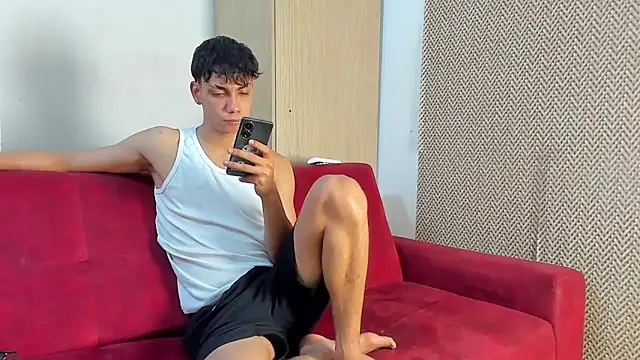 Snapshot of willy_sexxx18 chatting on May 6, 7:52 pm willy sexxx18 online show from May 6, 7:52 pm