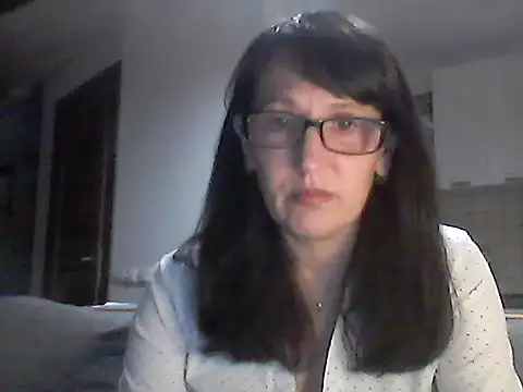Snapshot of Elena48324 chatting on June 17, 6:31 pm Elena48324 online show from June 17, 6:31 pm