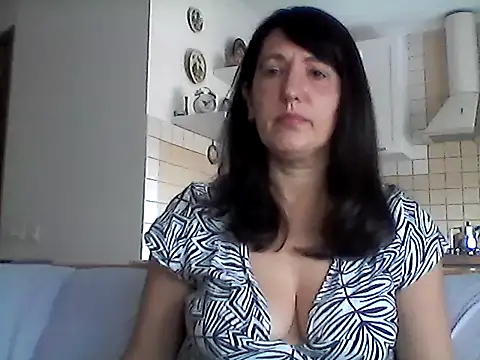 Snapshot of Elena48324 chatting on July 12, 7:10 am Elena48324 online show from July 12, 7:10 am