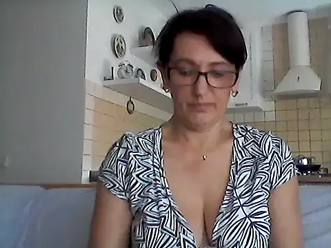 Snapshot of Elena48324 chatting on July 14, 12:00 pm Elena48324 online show from July 14, 12:00 pm
