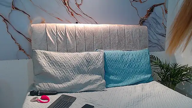 Snapshot of _Tiffany1 chatting on October 24, 2:19 am Tiffany1 online show from October 24, 2:19 am