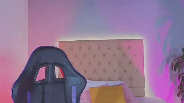 Zafiro  Brown online show from November 21, 12:04 pm