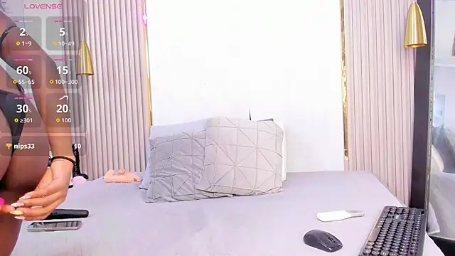 Skylar Smith  online show from November 4, 1:10 pm