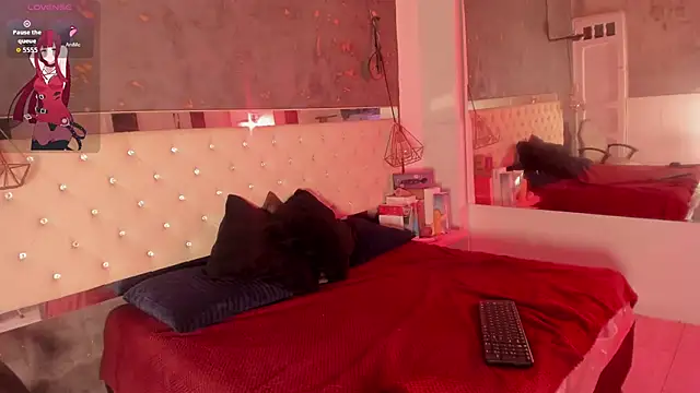 Viiolettlopez online show from September 20, 1:23 pm