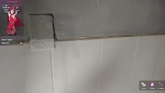 Viiolettlopez online show from October 23, 1:32 pm