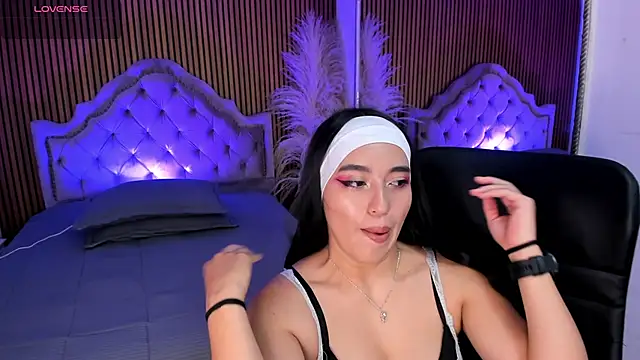 Starbutterflyy  online show from March 4, 5:02 am