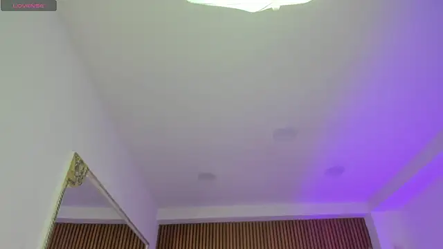 Starbutterflyy  online show from April 20, 5:21 am