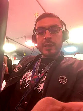 malek xarx  online show from December 5, 5:09 pm