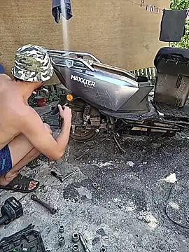 Snapshot of Alexilon chatting on July 2, 11:05 am Alexilon online show from July 2, 11:05 am